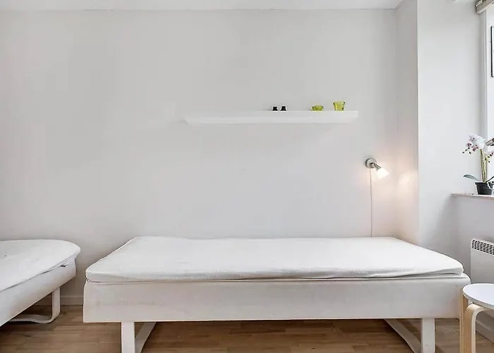 M13007-vaeggerlose-marielyst-strandvej-63-z * Bøtø By